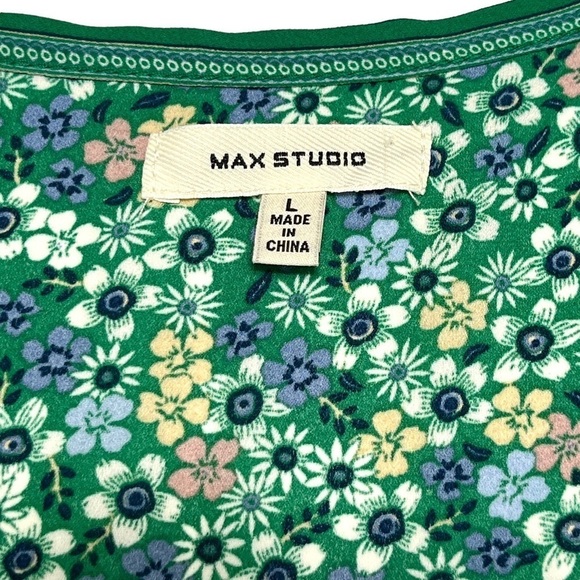 Max Studio Floral Long-Sleeved Green Blouse with Smocked Cuffs Size Large - Picture 9 of 13